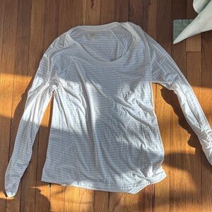 CALIA by Carrie Underwood White and Gray Long Sleeve Tee